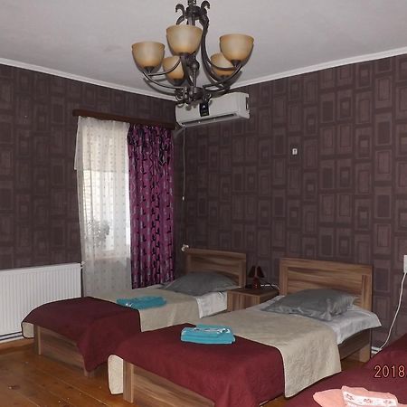 Guest House Gio Tbilisi Esterno foto