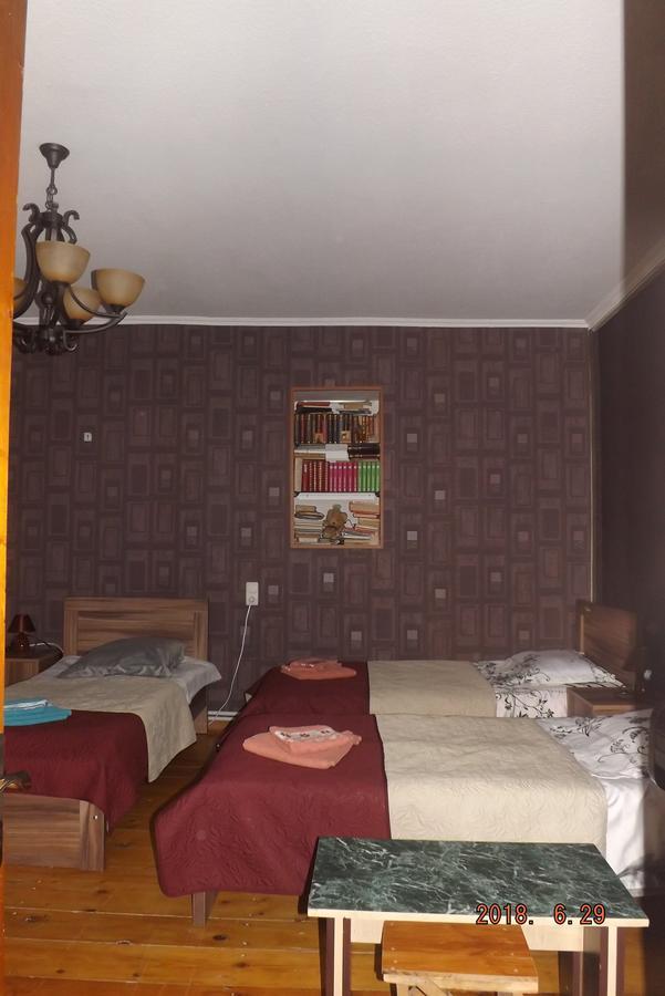 Guest House Gio Tbilisi Esterno foto