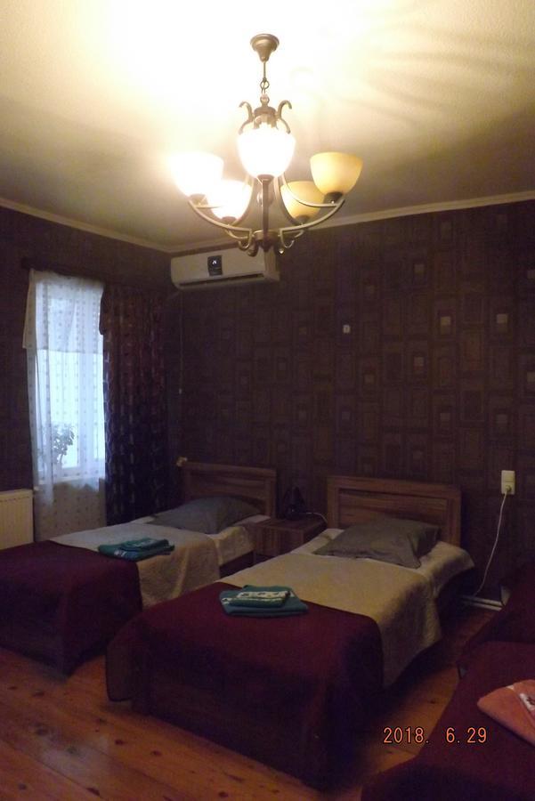 Guest House Gio Tbilisi Esterno foto