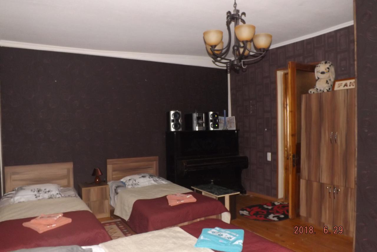 Guest House Gio Tbilisi Esterno foto