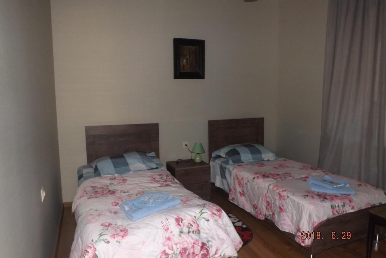 Guest House Gio Tbilisi Esterno foto